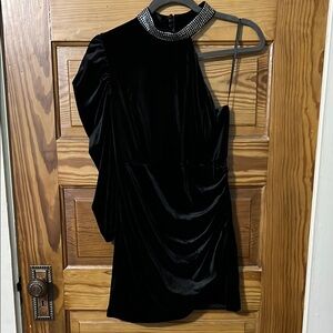 DO+ BE Elegant Black One-Shoulder Velvet Puff Sleeve Rhinestone Choker Dress